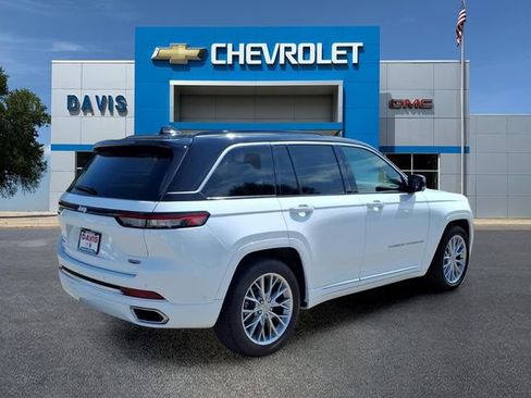 Used 2025 Jeep Grand Cherokee Summit w/ Luxury Tech Group V AWD/4WD image 3