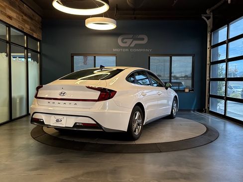 Used 2023 Hyundai Sonata SE FWD image 3