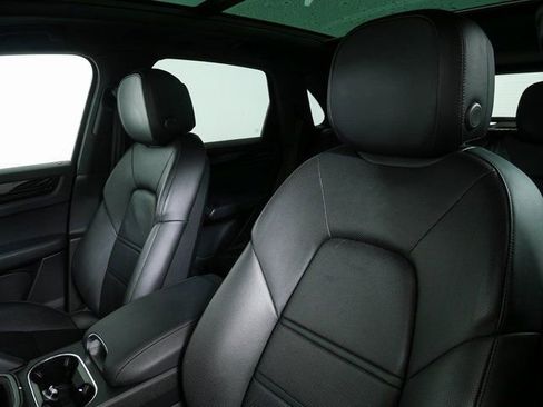 Certified 2023 Porsche Cayenne w/ Premium Package AWD/4WD image 5