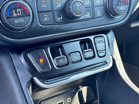 Used 2021 GMC Terrain SLE w/ Driver Convenience Package AWD/4WD image 16