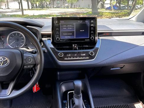 Used 2021 Toyota Corolla LE FWD image 9