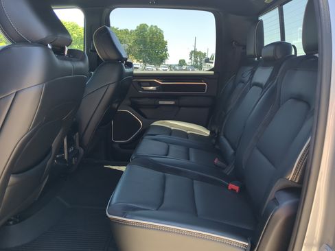 Used 2021 RAM 1500 Laramie AWD/4WD image 12