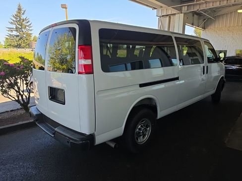 Used 2025 Chevrolet Express 3500 LT w/ LT Preferred Equipment Group RWD image 4