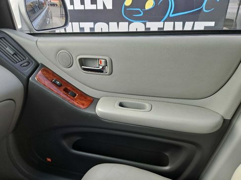 Used 2006 Toyota Highlander Limited w/ Leather Trim Pkg image 29