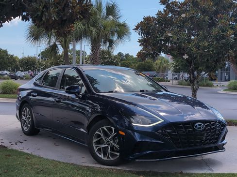 Used 2020 Hyundai Sonata SEL w/ Convenience Package FWD image 2