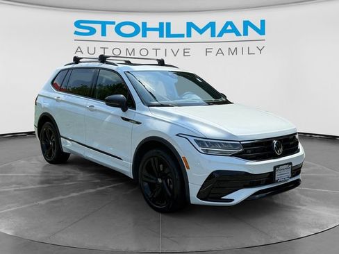 Used 2023 Volkswagen Tiguan SE R-Line AWD/4WD image 3