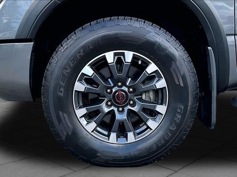 Used 2023 Nissan Titan PRO-4X w/ Pro-4x Convenience Package AWD/4WD image 11