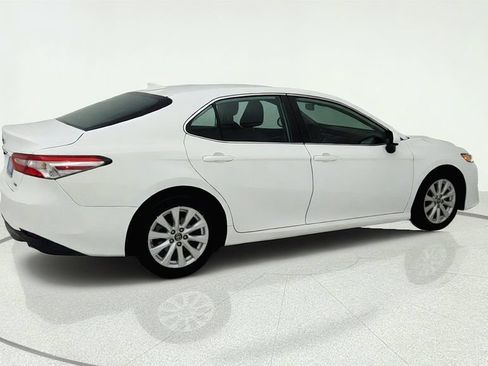 Used 2019 Toyota Camry LE FWD image 7