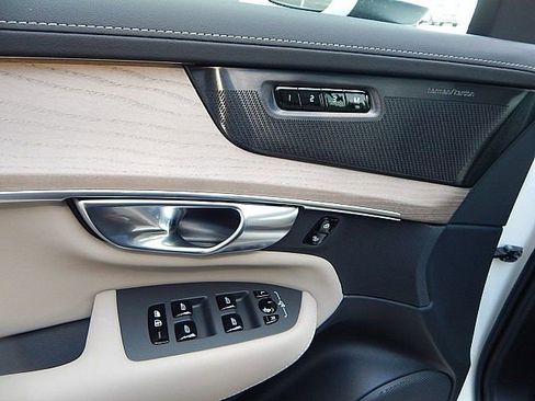 Used 2025 Volvo XC90 T8 Plus w/ Protection Package Premier image 16