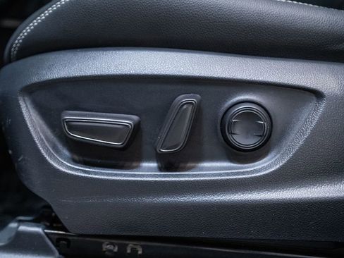 Used 2023 Toyota Corolla Cross XLE w/ Convenience Package image 16