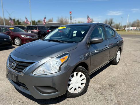 Used 2019 Nissan Versa SV image 5
