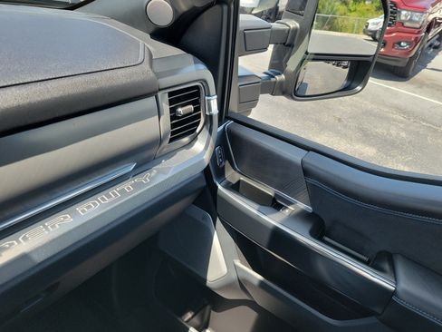 Certified 2025 Ford F250 Platinum AWD/4WD image 28