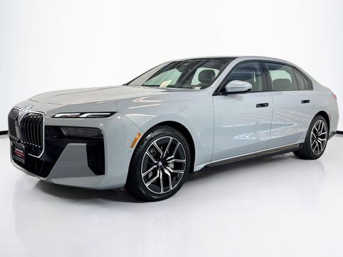 Used 2025 BMW 740i xDrive 740i xDrive w/ Premium Package image 1