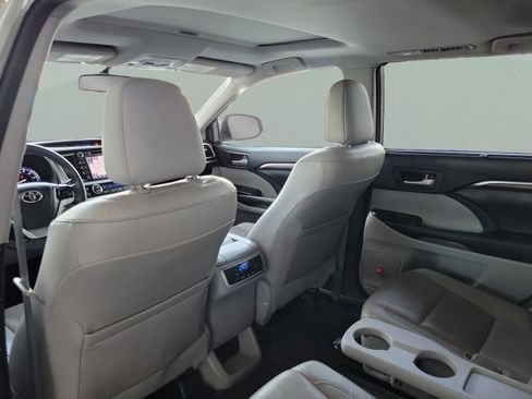 Used 2015 Toyota Highlander Limited image 16
