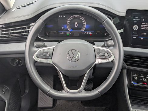 Used 2025 Volkswagen Jetta SE w/ Sunroof Package FWD image 24