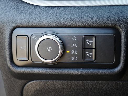 Used 2020 Ford Explorer XLT w/ Equipment Group 202A AWD/4WD image 29
