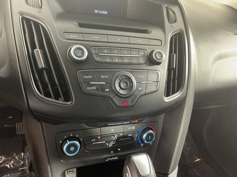 Used 2015 Ford Focus SE FWD image 31