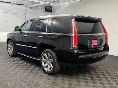Used 2017 Cadillac Escalade Luxury AWD/4WD image 3