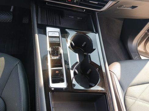 Certified 2025 Volkswagen Atlas SE FWD image 17