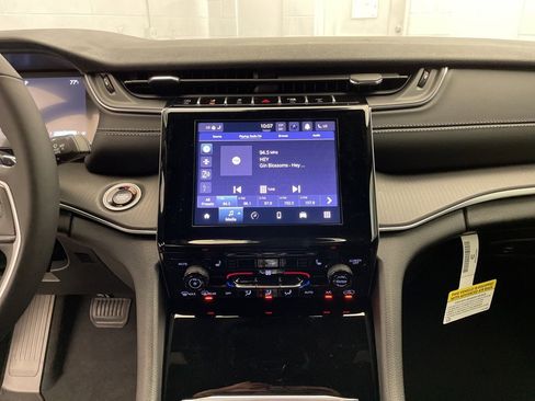 New 2025 Jeep Grand Cherokee Laredo X w/ Luxury Tech Group I image 10