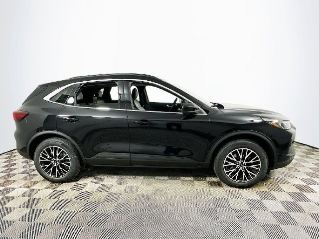 Used 2025 Ford Escape SE w/ PHEV Premium Package FWD image 2