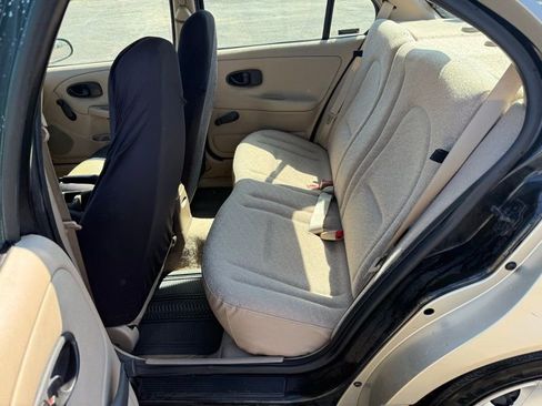 Used 2002 Saturn S-Series SL1 image 9