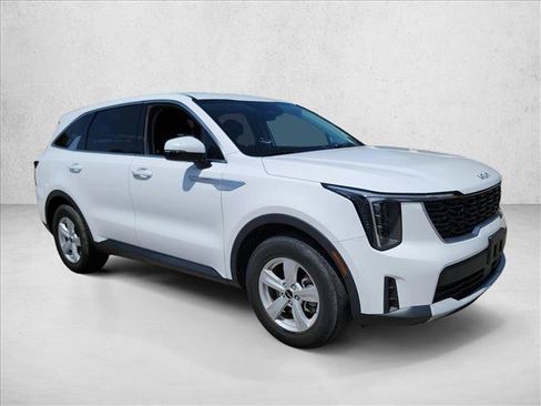 Used 2024 Kia Sorento LX FWD image 3