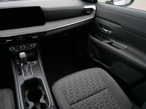 Certified 2025 Nissan Kicks SV w/ Illumination Package image 11