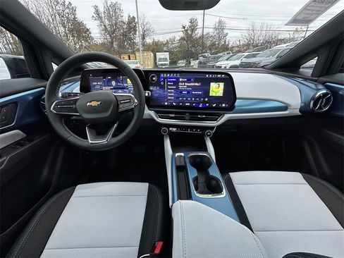 New 2026 Chevrolet Equinox EV LT image 20