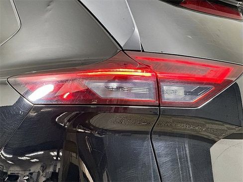 Used 2023 Nissan Rogue SV image 31