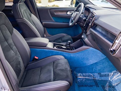 Used 2023 Volvo XC40 Recharge Ultimate image 19