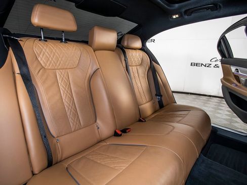 Used 2021 BMW 740i w/ M Sport Package image 30