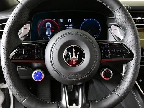 New 2025 Maserati Grecale Modena image 9