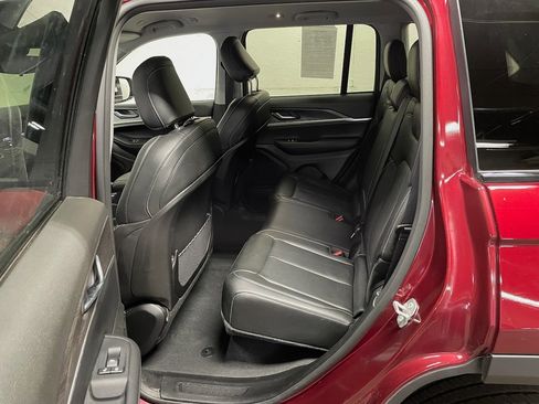Used 2023 Jeep Grand Cherokee Limited AWD/4WD image 11