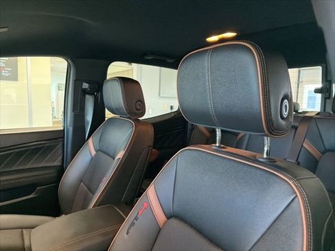 Used 2025 GMC Canyon AT4 w/ AT4 Premium Package image 14