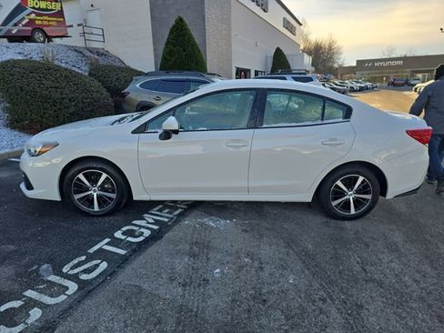 Used 2022 Subaru Impreza Premium image 2