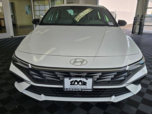 New 2025 Hyundai Elantra SEL image 9