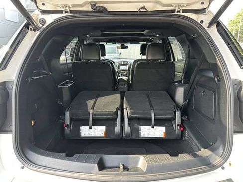 Certified 2018 Ford Explorer XLT w/ Equipment Group 202A AWD/4WD image 44