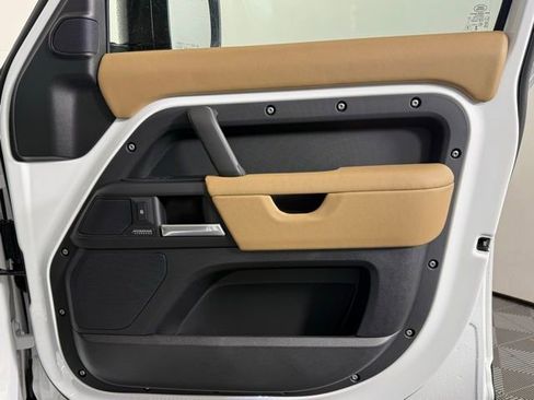 New 2026 Land Rover Defender 130 X-Dynamic SE image 18