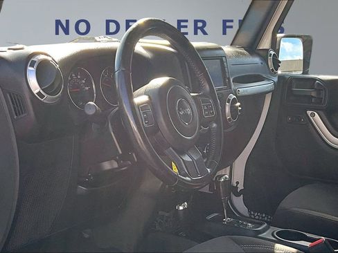 Used 2017 Jeep Wrangler Unlimited Sahara image 16