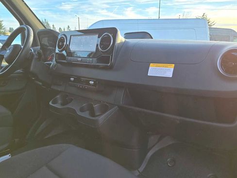 Used 2025 Mercedes-Benz Sprinter 2500 image 12