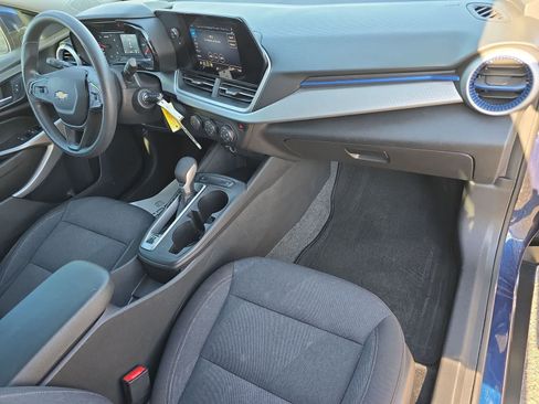 Used 2024 Chevrolet Trax LS w/ LS Convenience Package FWD image 11