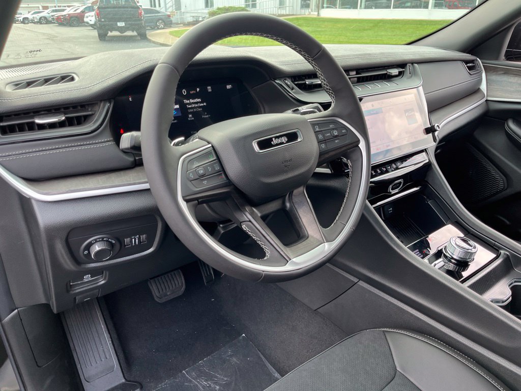 New 2026 Jeep Grand Cherokee Altitude AWD/4WD image 3