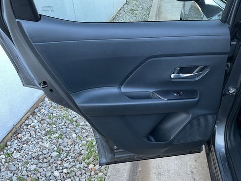 Used 2025 Nissan Kicks SV image 18