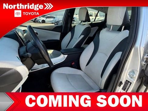 Used 2017 Toyota Prius Prime Premium w/ Preferred Accessory Package FWD image 6
