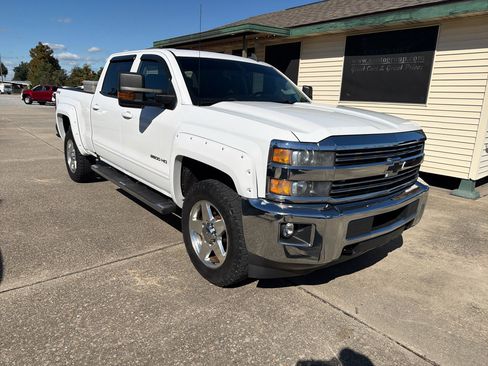 Used 2015 Chevrolet Silverado 2500 LT w/ LT Convenience Package image 11