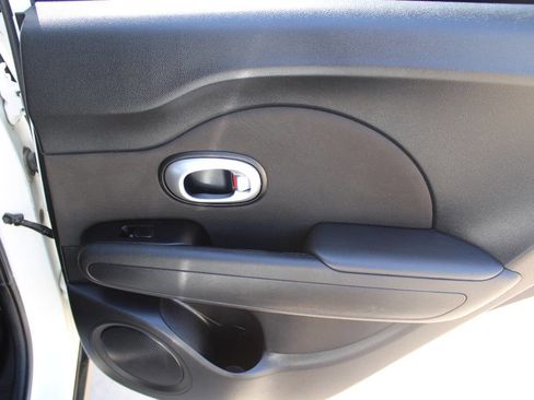 Used 2016 Kia Soul + FWD image 9