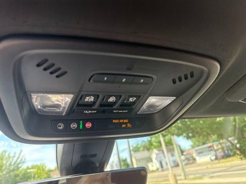 Used 2023 Chevrolet Traverse RS AWD/4WD image 29