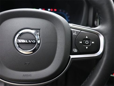 Certified 2024 Volvo XC60 B5 Core image 14