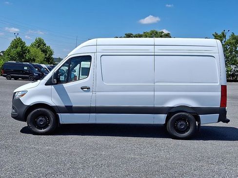 Used 2025 Mercedes-Benz Sprinter 2500 image 8